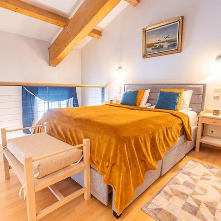 Daily Apartments - Split Level Apartment Near Port タリン エクステリア 写真