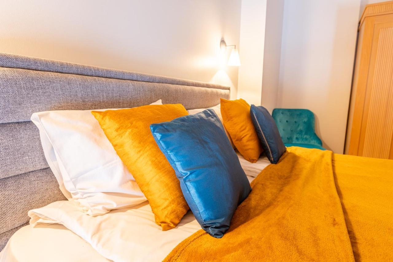 Daily Apartments - Split Level Apartment Near Port タリン エクステリア 写真