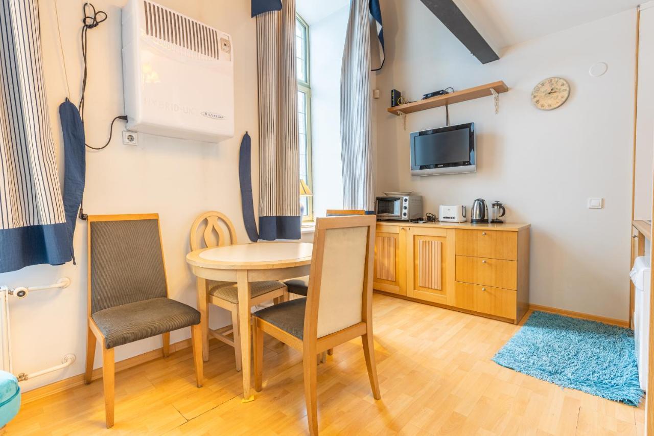 Daily Apartments - Split Level Apartment Near Port タリン エクステリア 写真